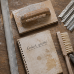 outils façadier enduit gratte