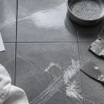 Nettoyer peinture sur carrelage sans rayer l’émail