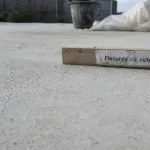 Dalle béton qui fissure au séchage : fissures de retrait sur dalle fraîche