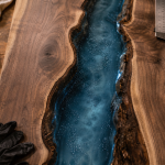 Table en résine : table rivière en bois avec résine époxy transparente