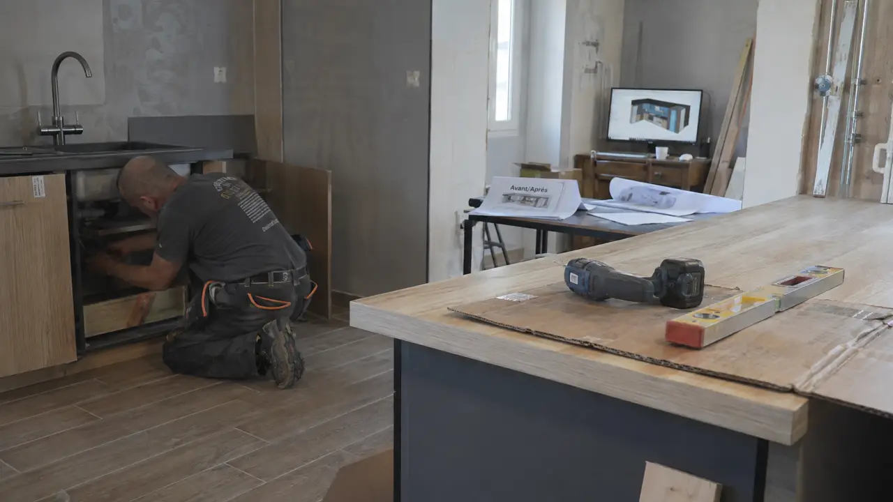 Rénovation cuisine ancienne lons le saunier en cours : réseaux, circulation, devis